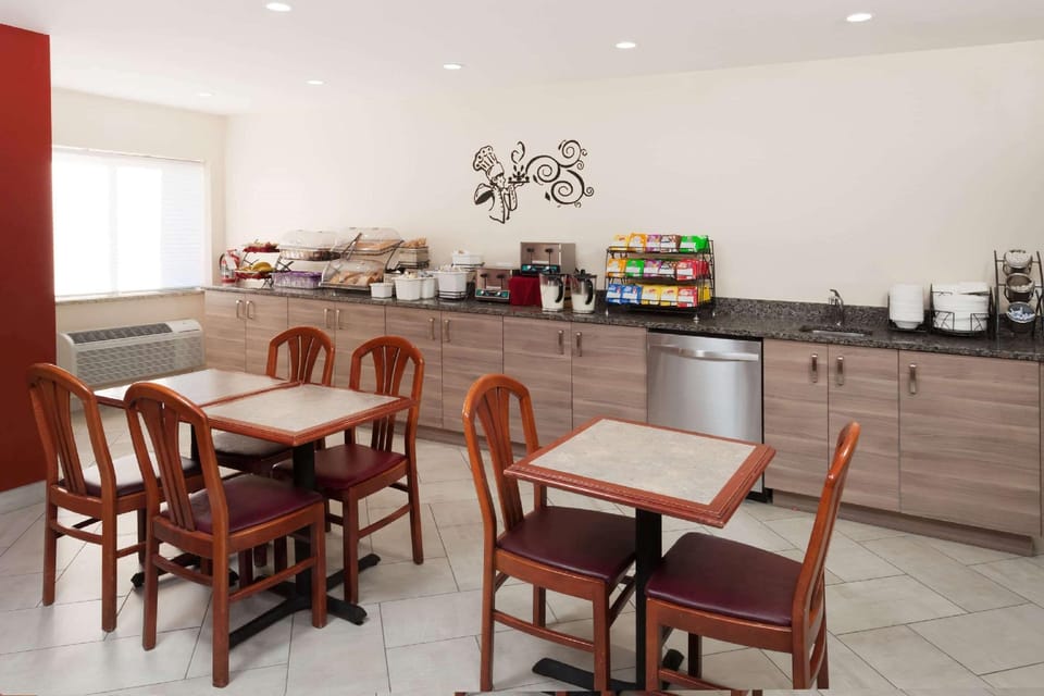 Baymont by Wyndham Chicago/Alsip Hotel in Crestwood