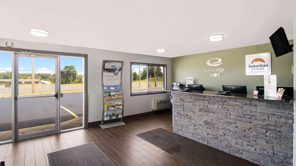 Econo Lodge Portage Inn in Portage