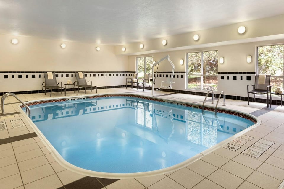 Fairfield by Marriott Inn & Suites Toledo Maumee Hotel in Maumee