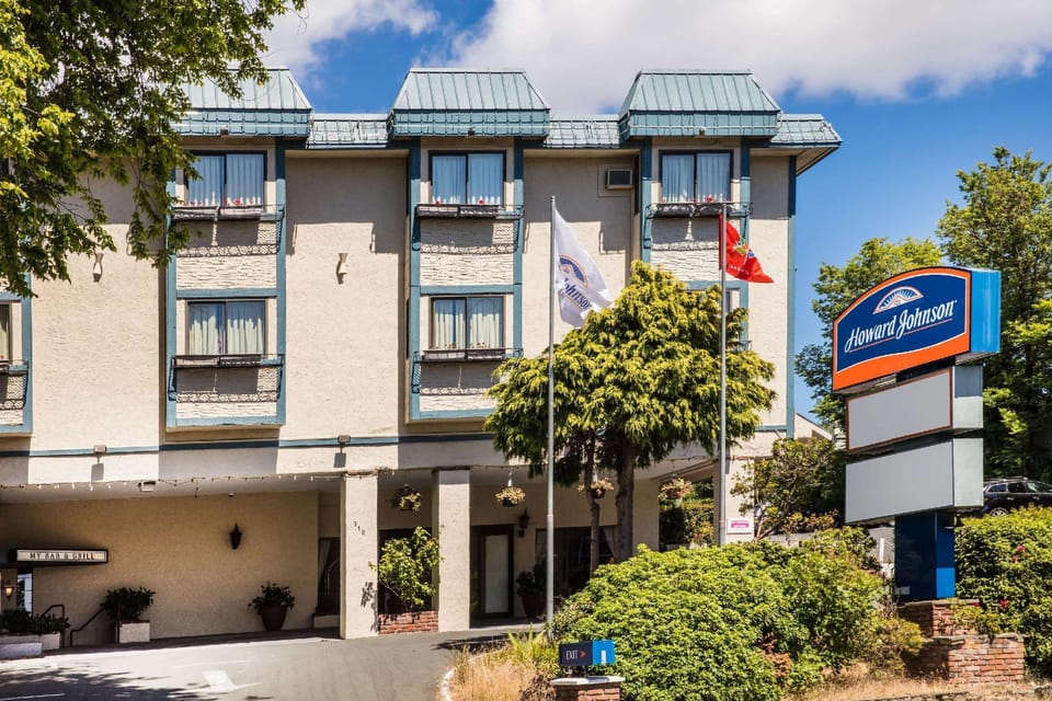 Howard Johnson Hotel by Wyndham Victoria Hotel in Victoria