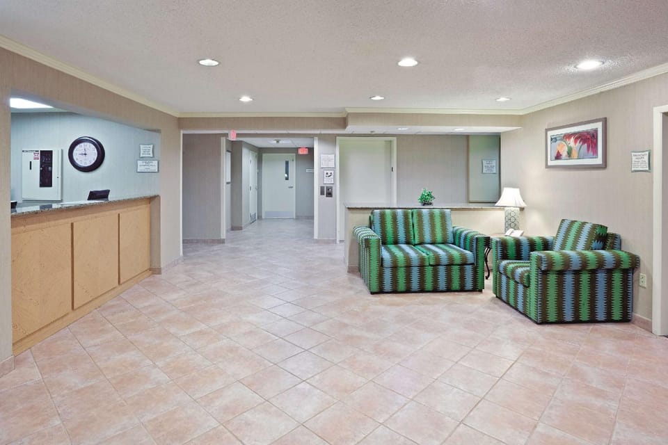 La Quinta Inn & Suites by Wyndham Mansfield OH Hotel in Mansfield