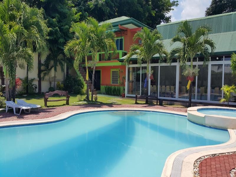La Solana Suites & Resort Resort in Puerto Galera
