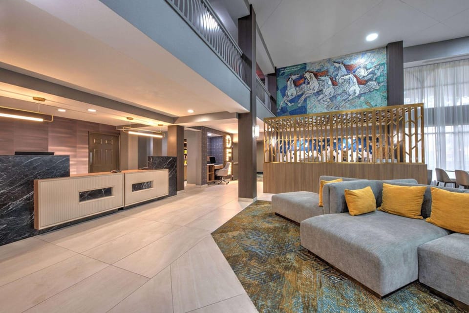 La Quinta Inn & Suites by Wyndham Dallas DFW Airport North Hotel in Irving