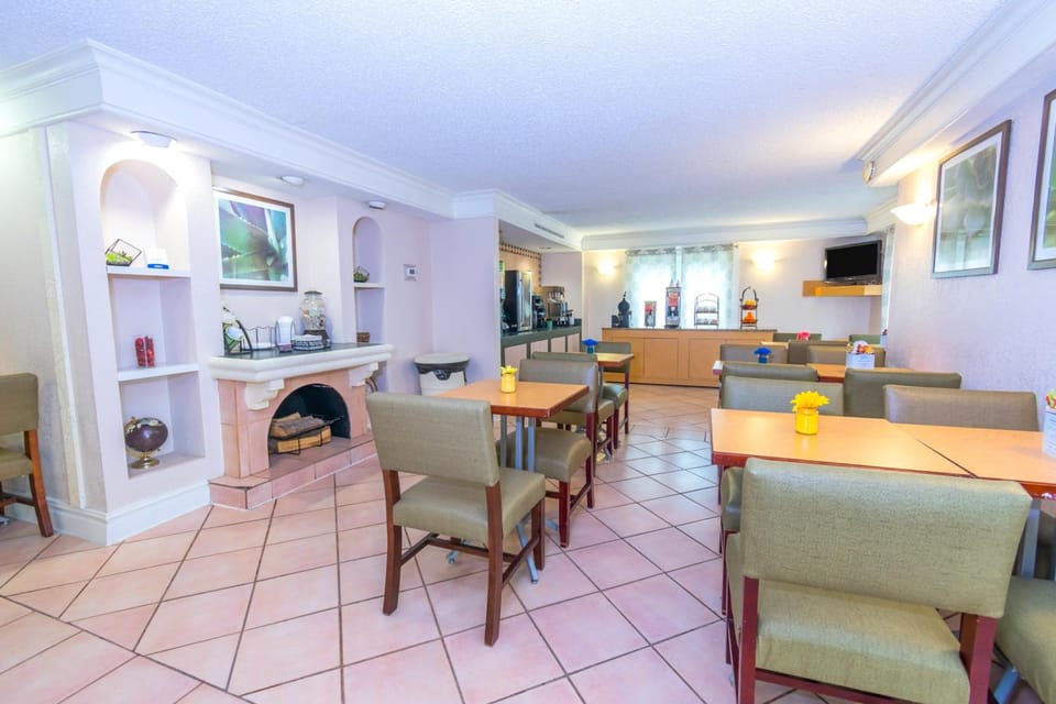 La Quinta Inn by Wyndham Clute Lake Jackson Hotel in Lake Jackson
