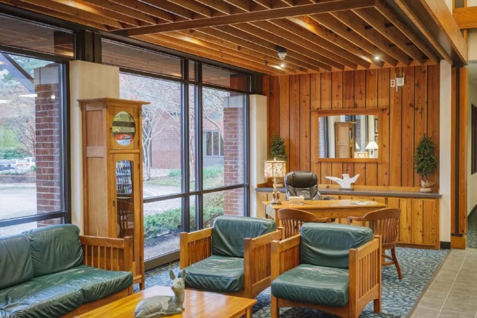 Williamsburg Woodlands Hotel & Suites, an official Colonial Williamsburg Hotel Hotel in Williamsburg