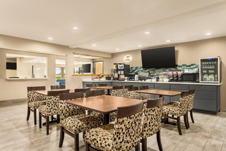 Super 8 By Wyndham Ankeny/Des Moines Area Hotel in Ankeny