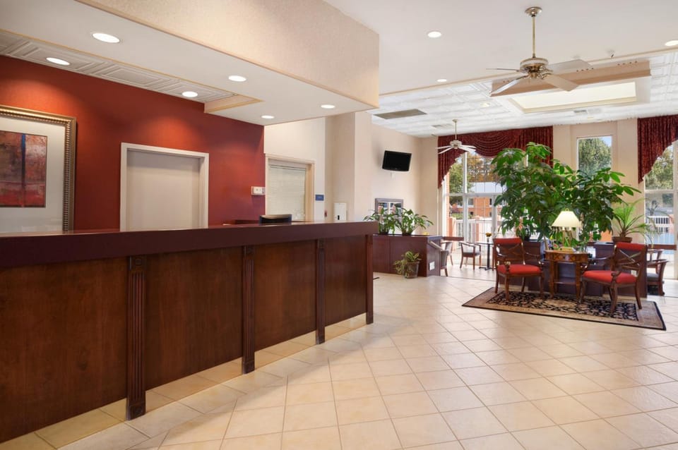 Baymont by Wyndham Warrenton Hotel in Shenandoah Valley