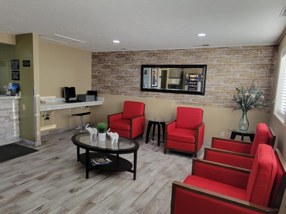 Super 8 By Wyndham Logan Hotel in Logan