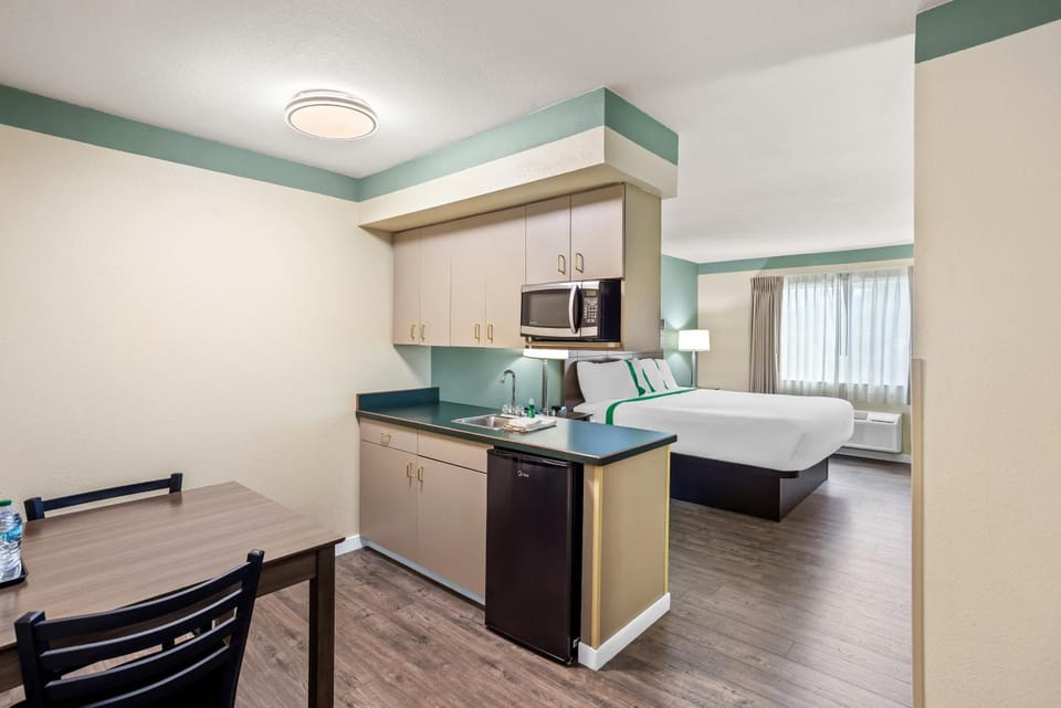 GuestHouse Inn and Suites Kelso Longview Inn in Longview