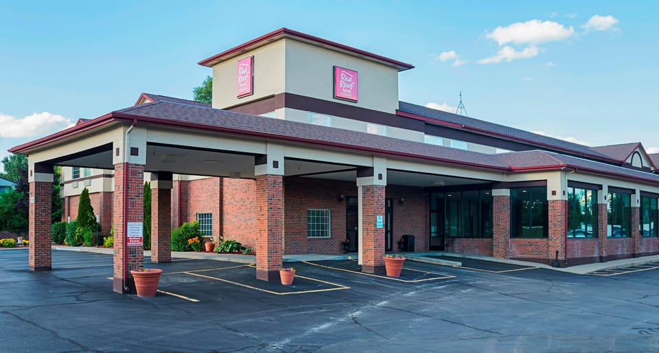 Red Roof Inn & Suites Lake Orion/ Auburn Hills Hotel in Orion Township