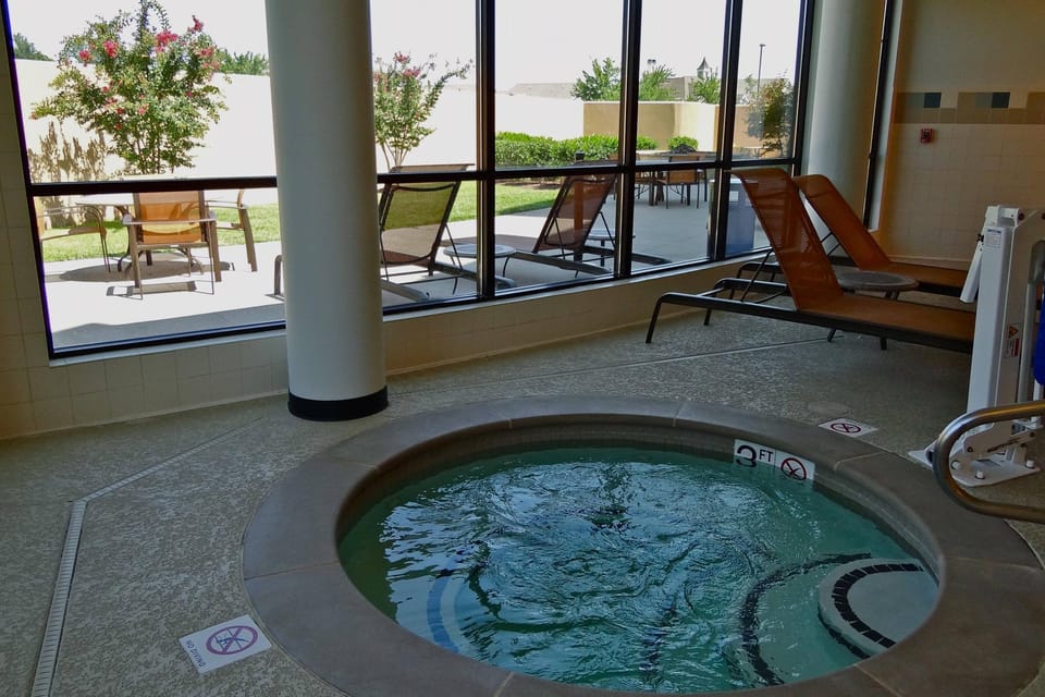 Courtyard by Marriott Clarksville Hotel in Clarksville