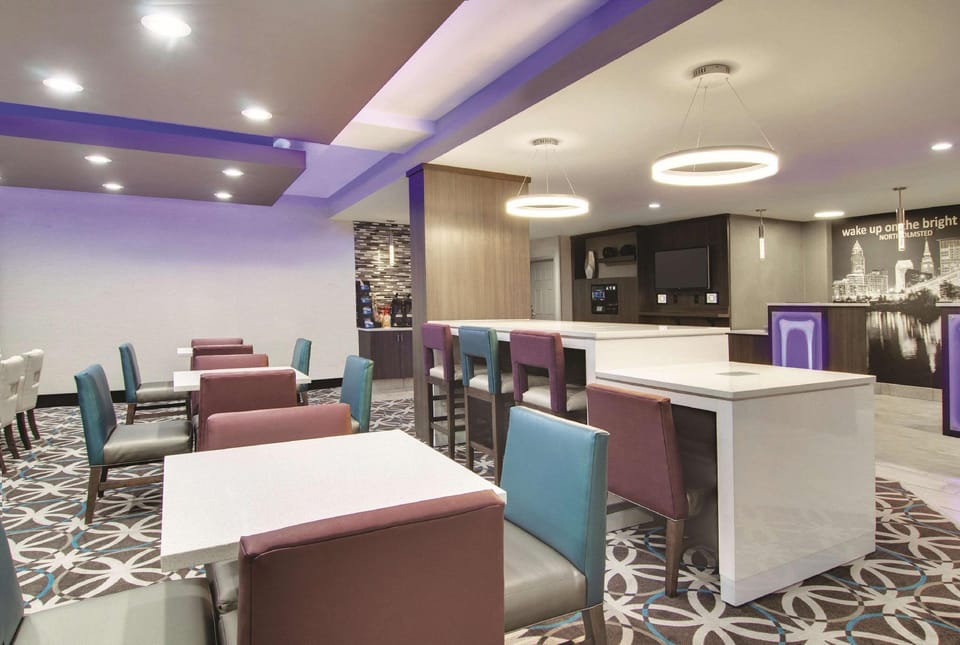 La Quinta Inn & Suites by Wyndham Cleveland Airport West Hotel in Westlake