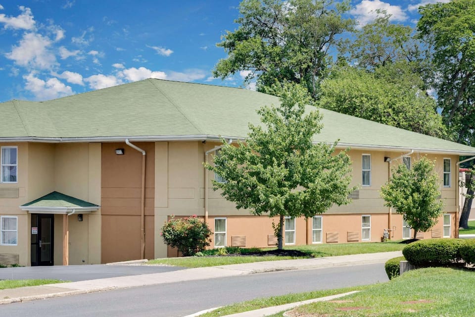 Super 8 By Wyndham Allentown Hotel in Allentown