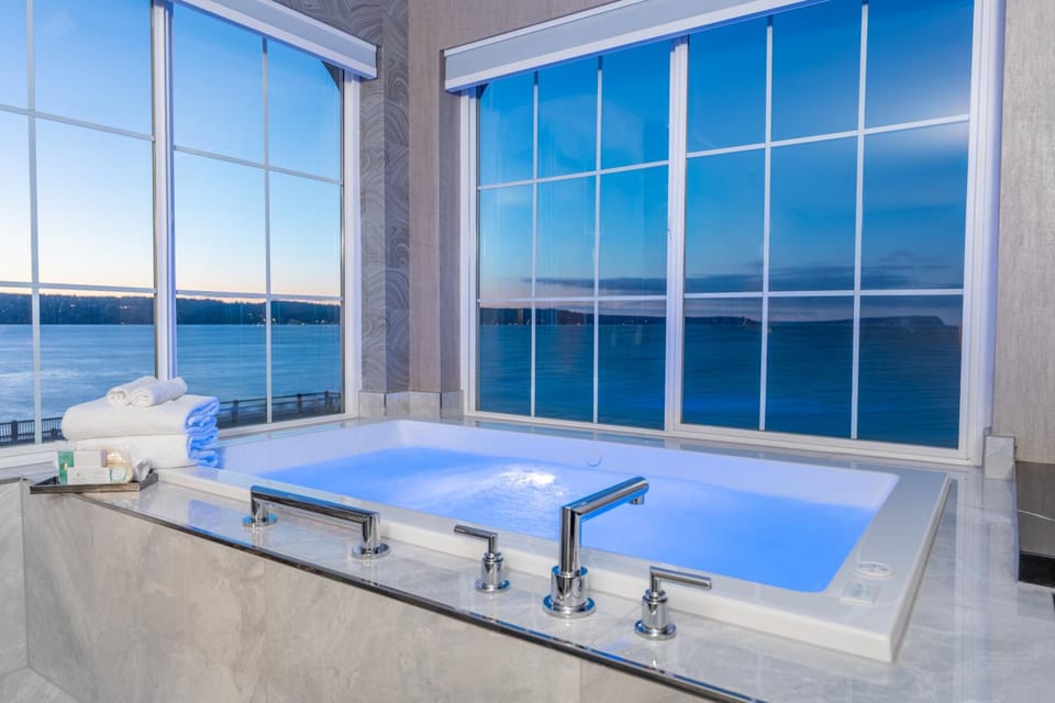 Silver Cloud Inn - Mukilteo Waterfront Hotel in Mukilteo