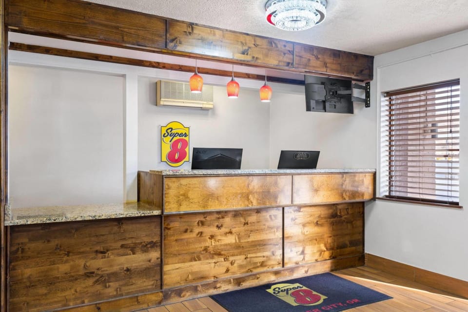 Super 8 By Wyndham Baker City Hotel in Baker City