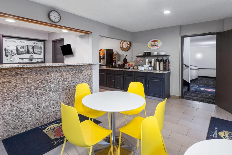 Super 8 By Wyndham Kent/Akron Area Hotel in Ohio