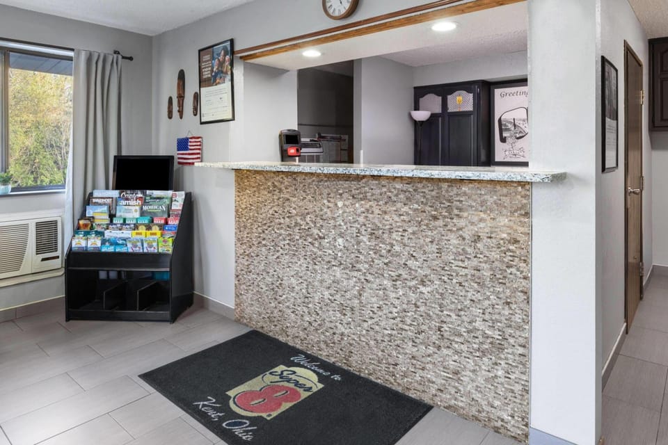 Super 8 By Wyndham Kent/Akron Area Hotel in Ohio