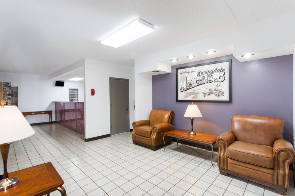 Super 8 By Wyndham Springdale Ar Hotel in Springdale