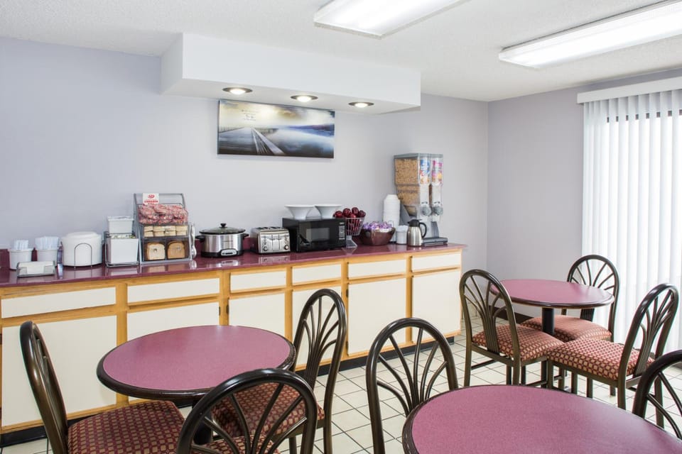 Super 8 By Wyndham Springdale Ar Hotel in Springdale