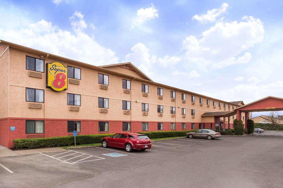 Super 8 By Wyndham Corvallis Hotel in Corvallis