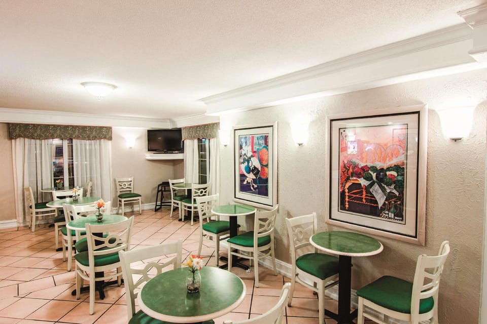 Baymont by Wyndham Indianapolis Airport Lynhurst Hotel in Indianapolis