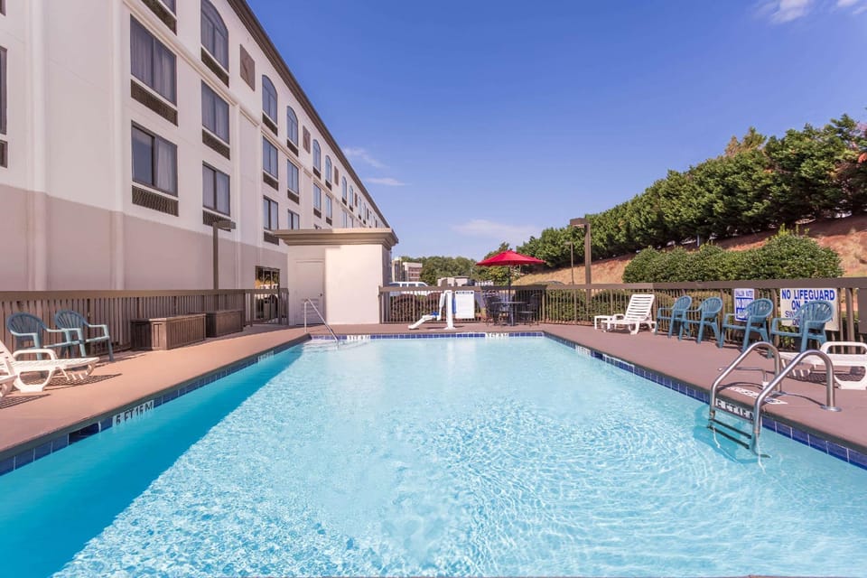 Wingate by Wyndham Greenville Airport Hotel in Greer