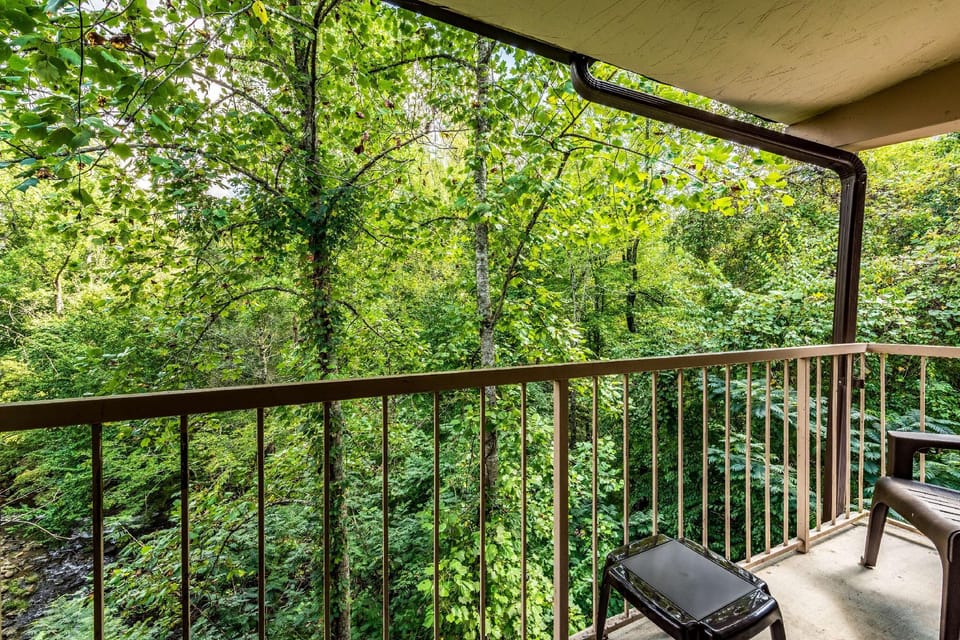 Motel 6 Gatlinburg, TN - Smoky Mountains Hotel in Gatlinburg