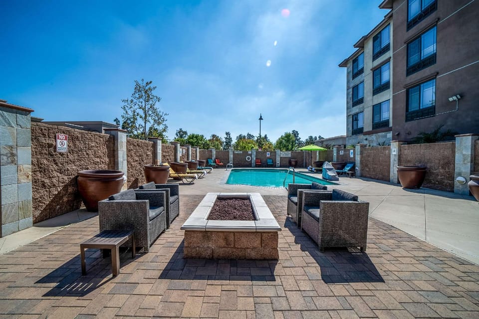 Country Inn & Suites by Radisson, Ontario at Ontario Mills, CA Hotel in Ontario