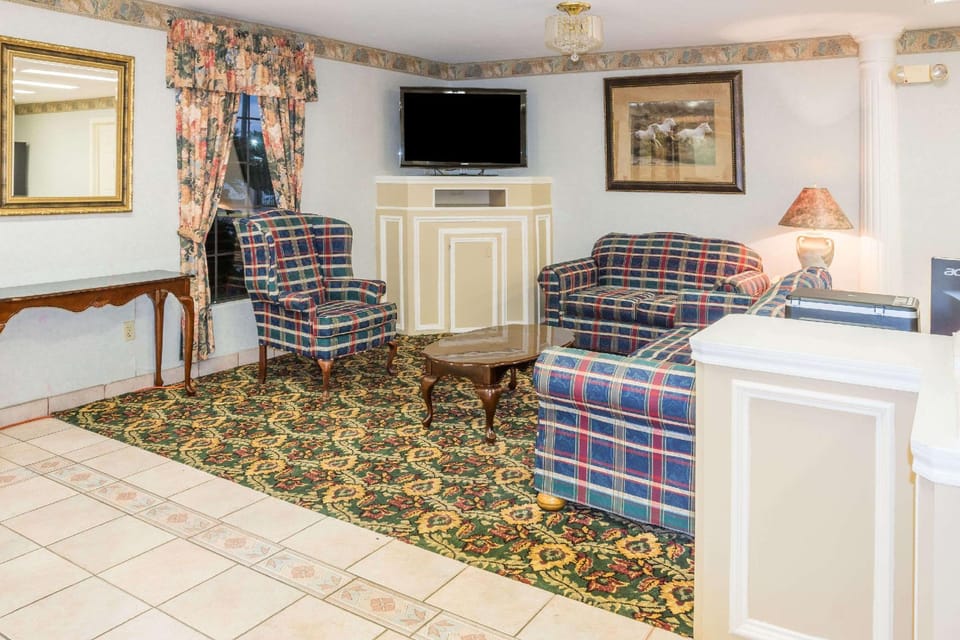Super 8 By Wyndham Sealy Hotel in Texas