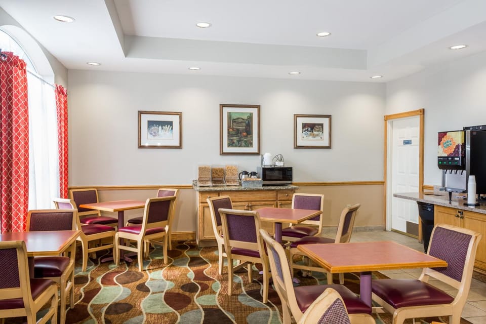 Baymont Inn & Suites by Wyndham Fort Myers I-75 Hotel in Fort Myers