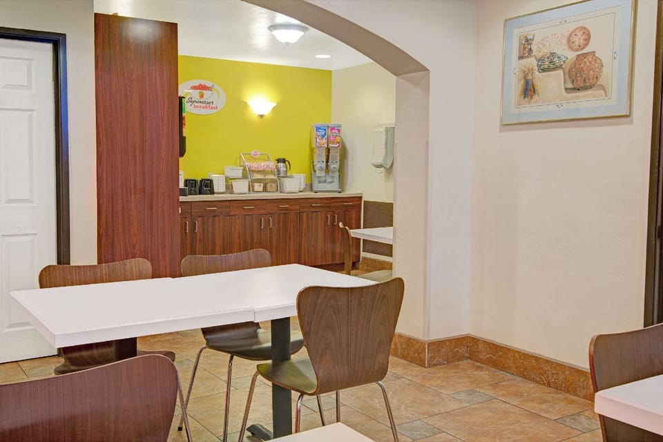 Super 8 by Wyndham Las Cruces University Area Hotel in Las Cruces