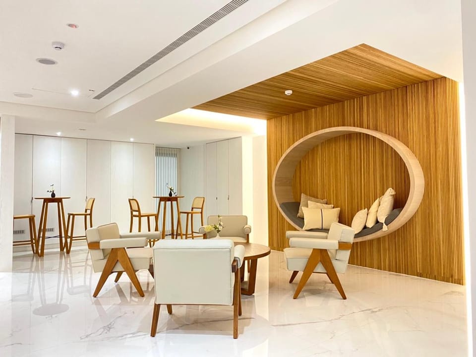 Shared lounge/TV area