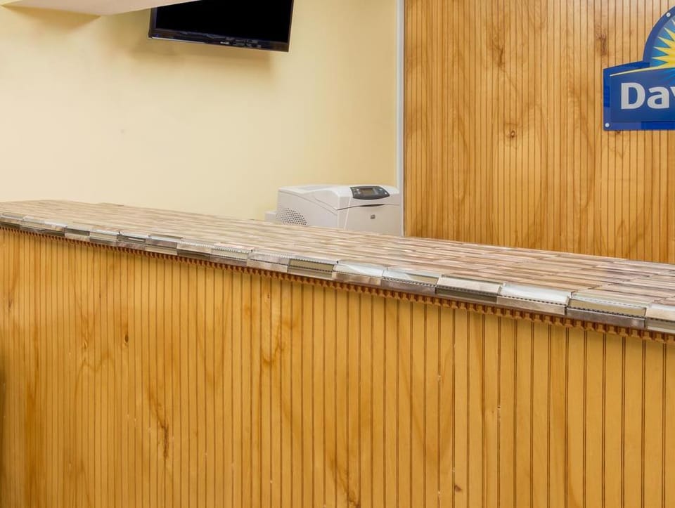 Days Inn & Suites by Wyndham Dayton North Hotel in Vandalia