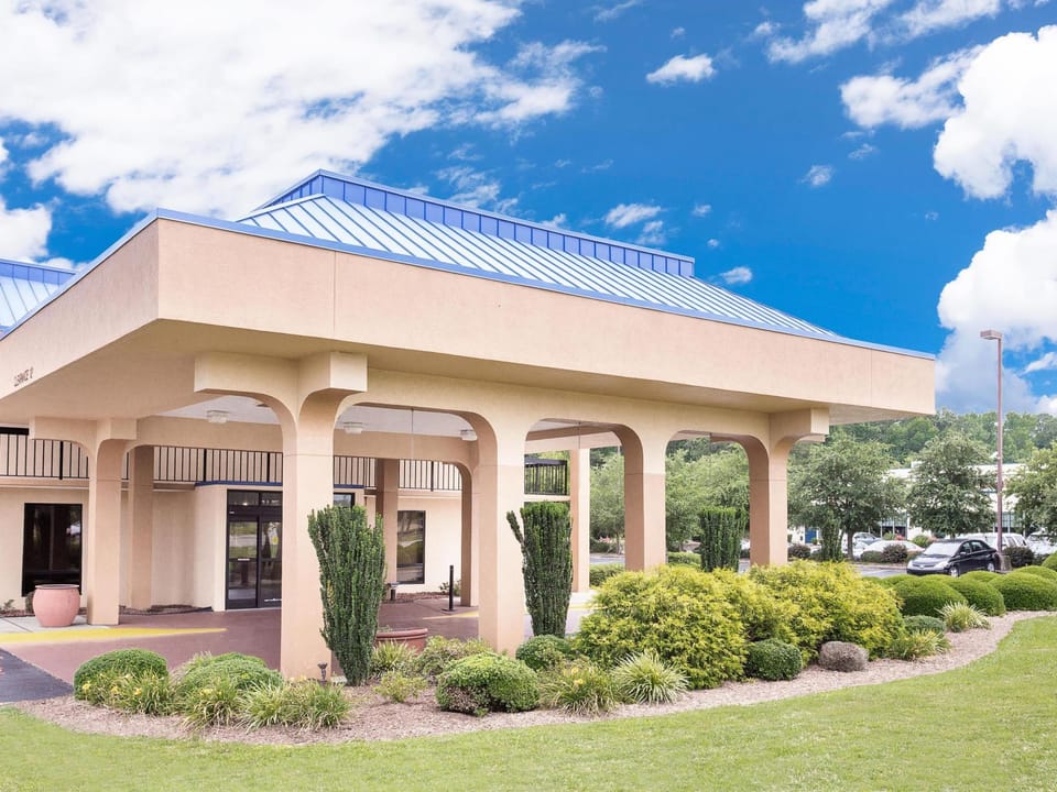 Baymont by Wyndham Greenville Hotel in Greenville
