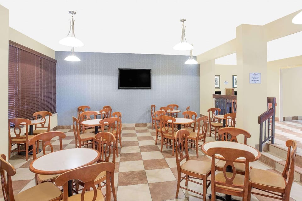Baymont by Wyndham Greenville Hotel in Greenville