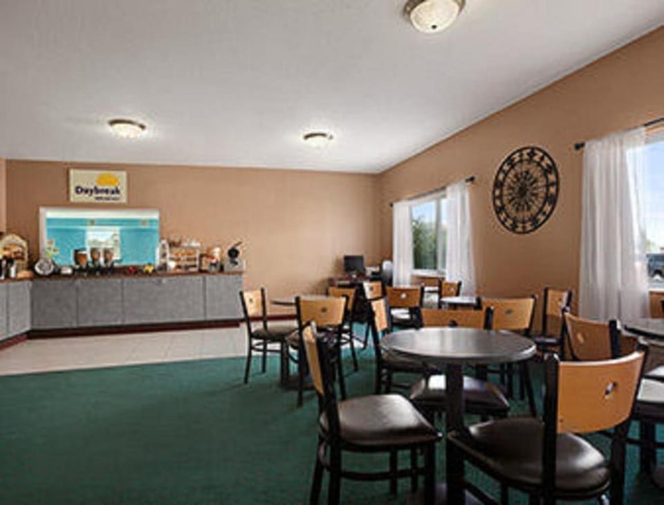 Days Inn & Suites by Wyndham Romeoville Hotel in Bolingbrook