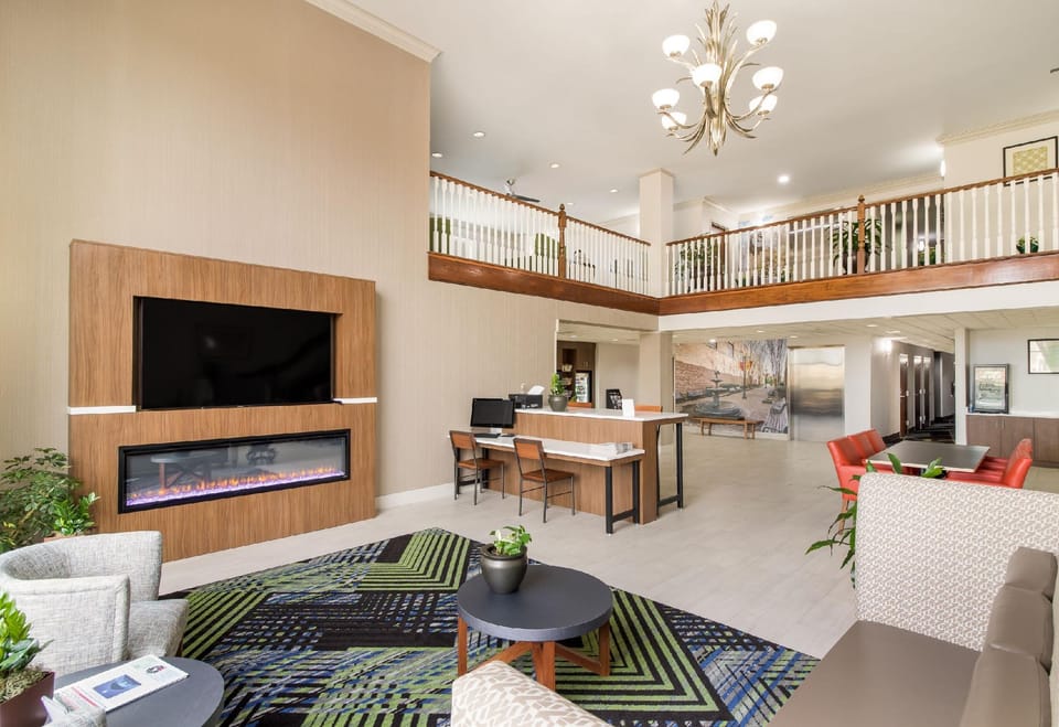 Clarion Pointe New Bern Hotel in New Bern