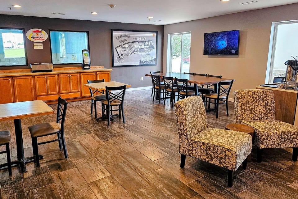 Super 8 by Wyndham Cloverdale IN Hotel in Indiana