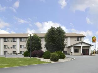Super 8 By Wyndham Clear Lake Hotel in Clear Lake