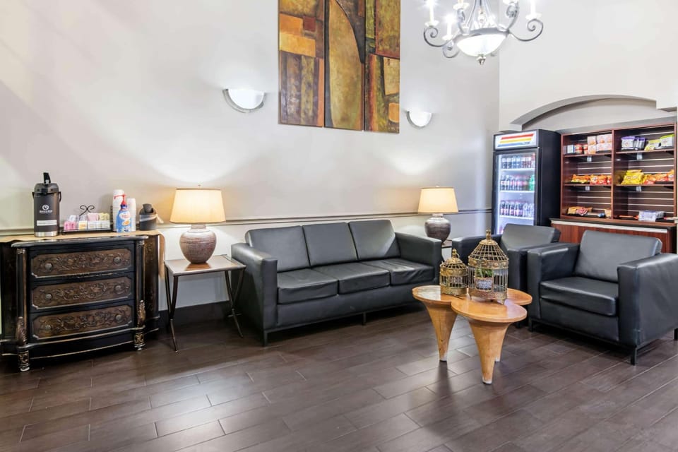 La Quinta Inn by Wyndham San Antonio Brooks City Base Hotel in San Antonio