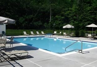 Swimming pool [outdoor]