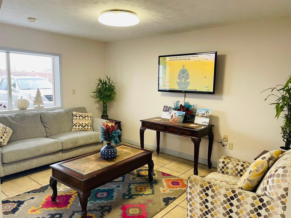 Travelodge by Wyndham Sellersburg / Louisville North Hotel in Clarksville