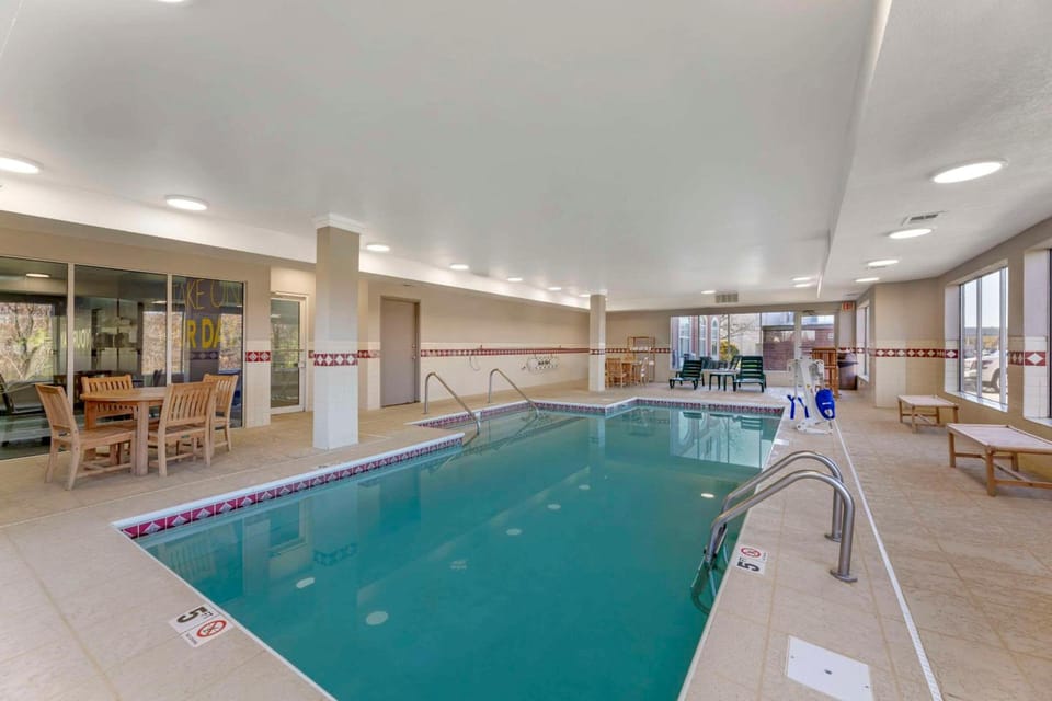 Comfort Inn & Suites Cuyahoga Falls - Akron Hotel in Cuyahoga Falls