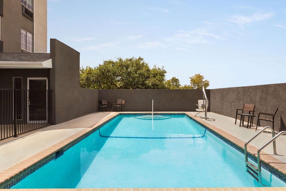 La Quinta Inn & Suites by Wyndham San Antonio N Stone Oak Hotel in San Antonio