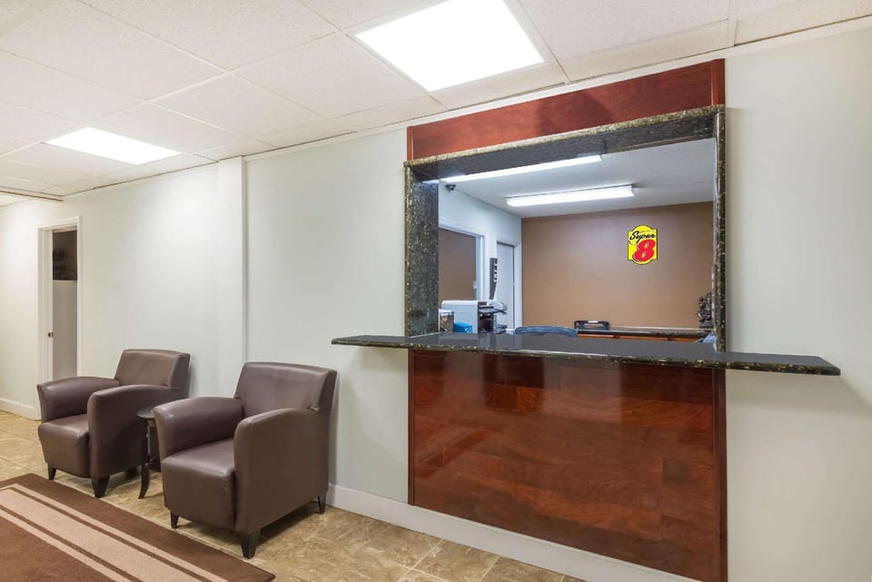 Super 8 By Wyndham Chattanooga Ooltewah Hotel in Chattanooga