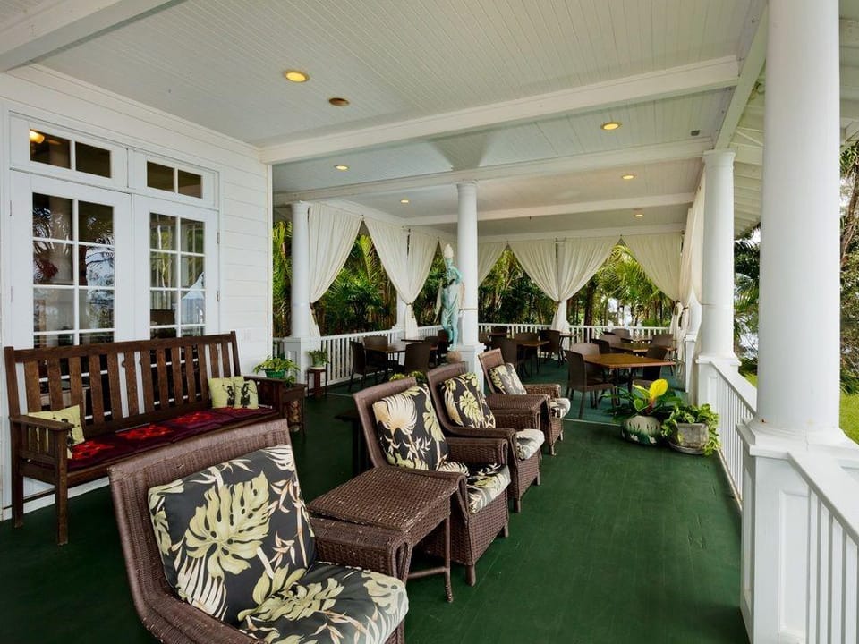 The Palms Cliff House Inn Inn in Honomu