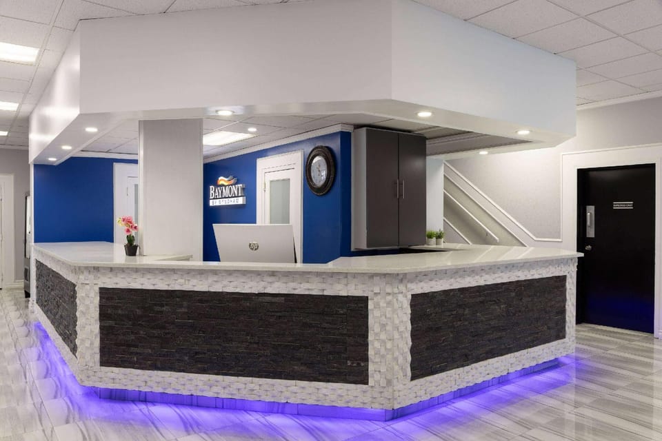 Baymont by Wyndham Edson Hotel in Edson