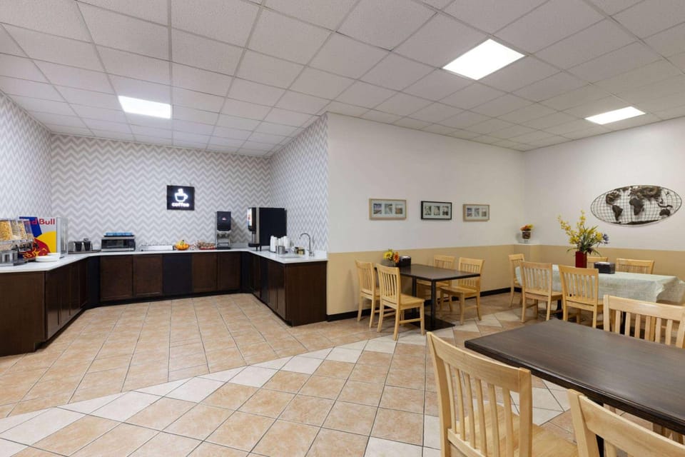Baymont by Wyndham Edson Hotel in Edson