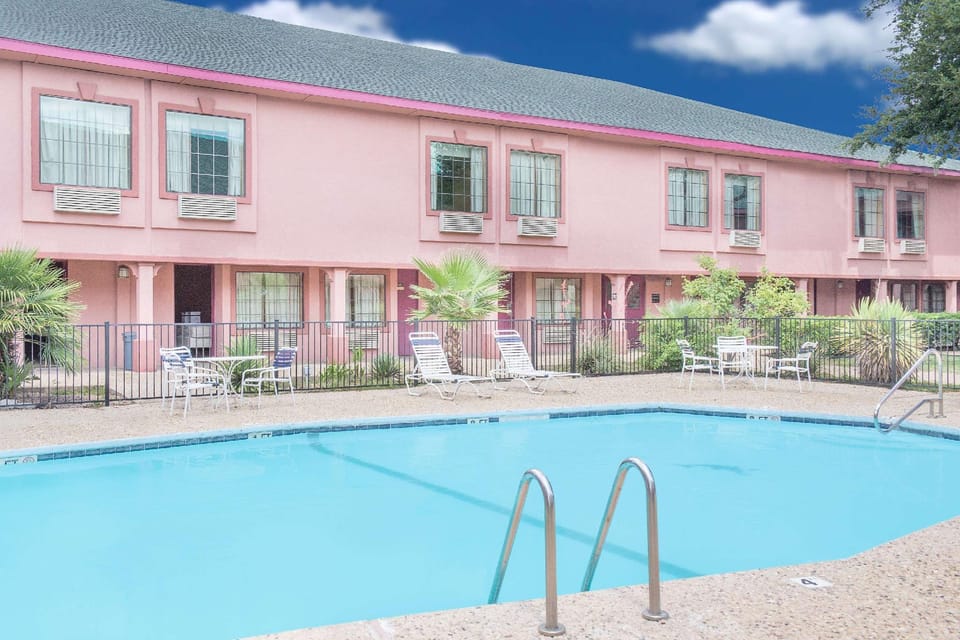 Super 8 By Wyndham San Angelo Hotel in San Angelo