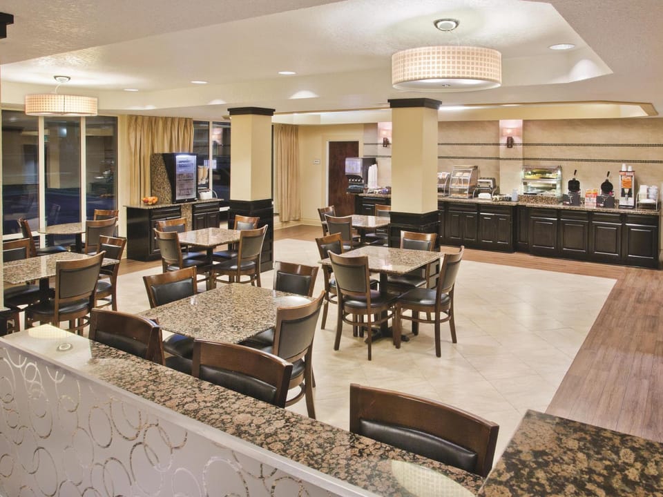 La Quinta Inn & Suites by Wyndham Hot Springs Hotel in Hot Springs